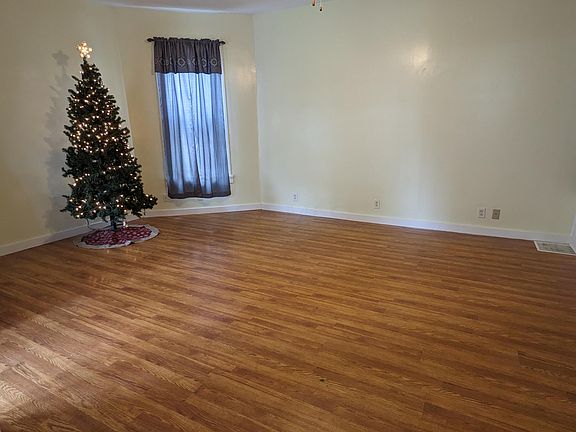 4th image of 139 W Union St