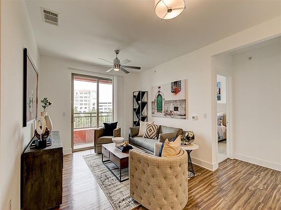 4th image of 2500 Summer Lee Dr #132