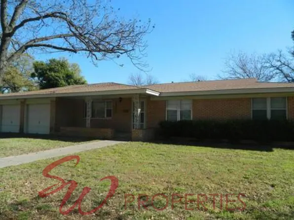 1251 N Wildwood Dr, Stephenville, TX 76401