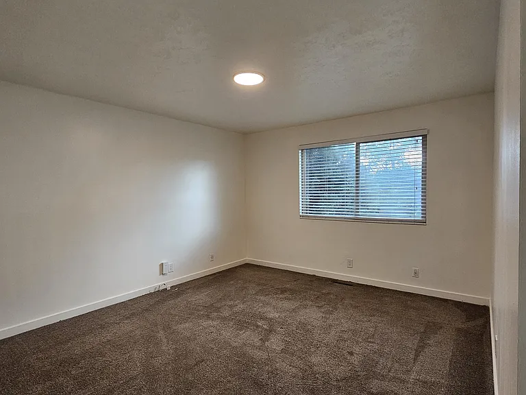 926 E Fairclough Dr S — Photo 15