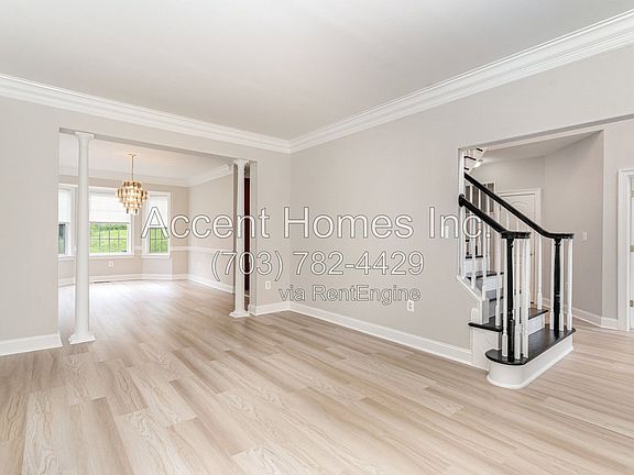 5th image of 2983 Akron St