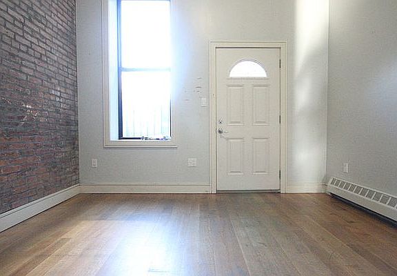3rd image of 293 Irving Ave APT 1R