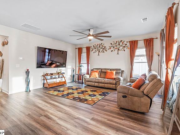 4th image of 130 Firehole Rd