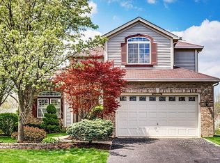 8982 Hillcrest Ct, Woodridge, IL 60517