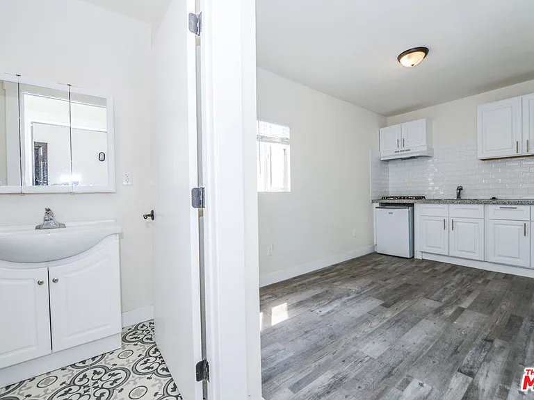 520 W 82nd St #524-1/4 — Photo 19