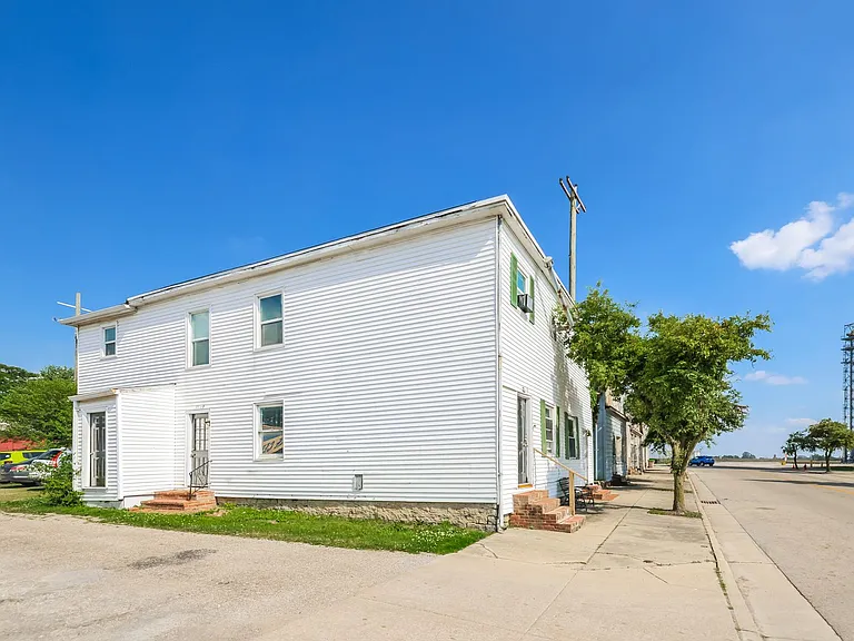 124 S Chillicothe St — Photo 2