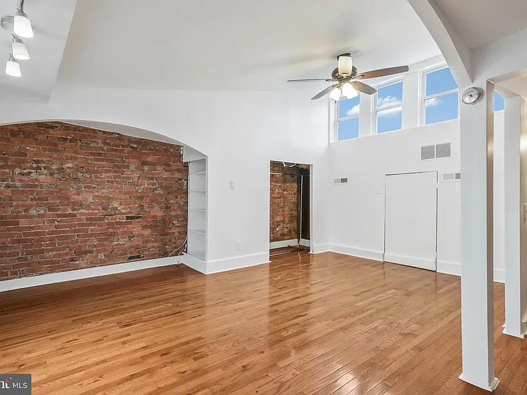 30 R St NE — Photo 31