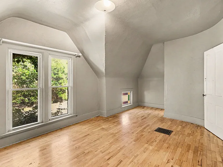 46 S Lincoln St — Photo 12