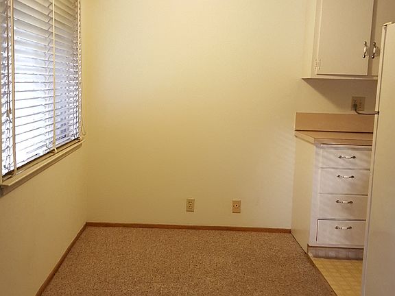 2nd image of 540 University Dr APT 6