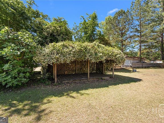 5th image of 802 Maple Drive