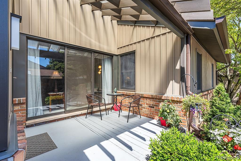 12423 Woodgate Dr, Plymouth, MI 48170 Zillow