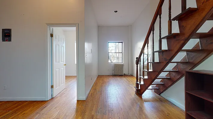 Rented by Bond New York | media 17