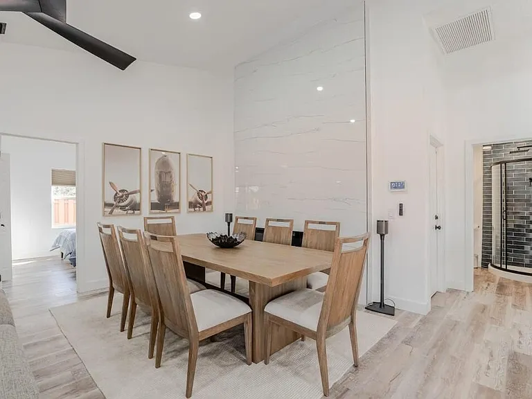 1860 Primrose Ln — Photo 4