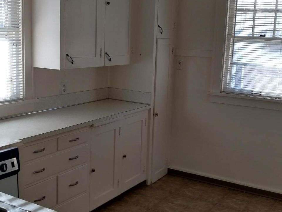 2nd image of 314 E Avenue C