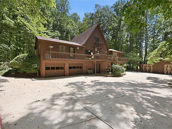 3rd image of 4401 Oakview Dr