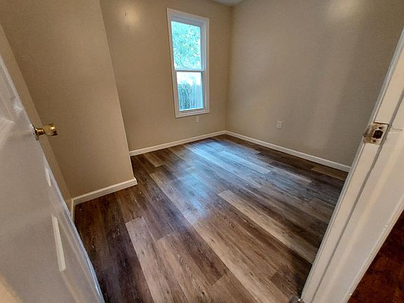 4th image of 900 Glen Ave #1