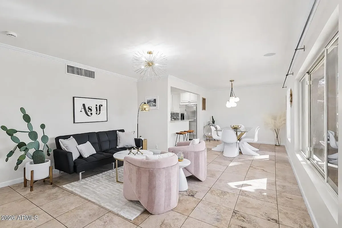 front entry- sitting area - 6810 E Granada Rd