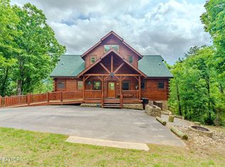 2724 Cats Paw Ln, Sevierville, TN 37862