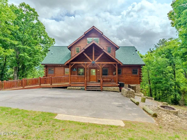 2724 Cats Paw Ln, Sevierville, TN 37862