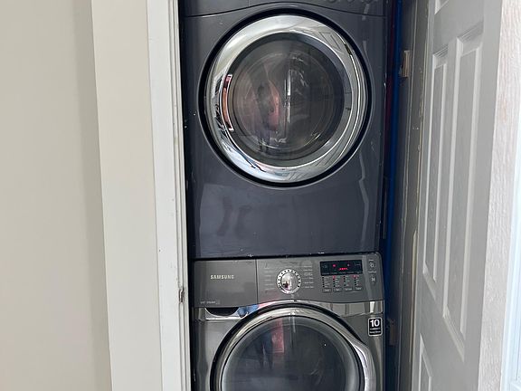 2nd image of 4942 Mulberry St Floor 1