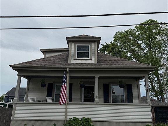 4th image of 972 Maplewood St