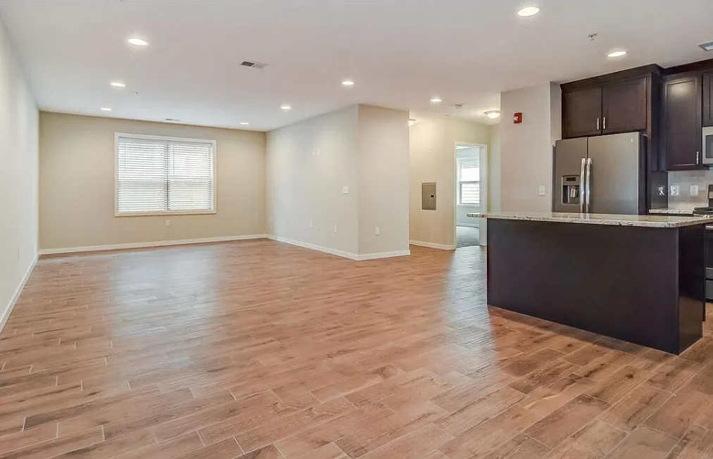 2 bed, 1050 sqft, $2,795 — Photo 2