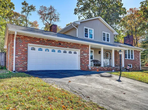5204 Oakmont Cir, Roanoke, VA 24019