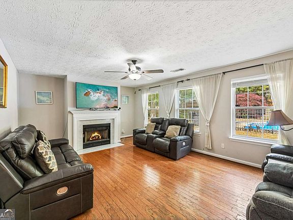 2nd image of 441 Crested View Dr
