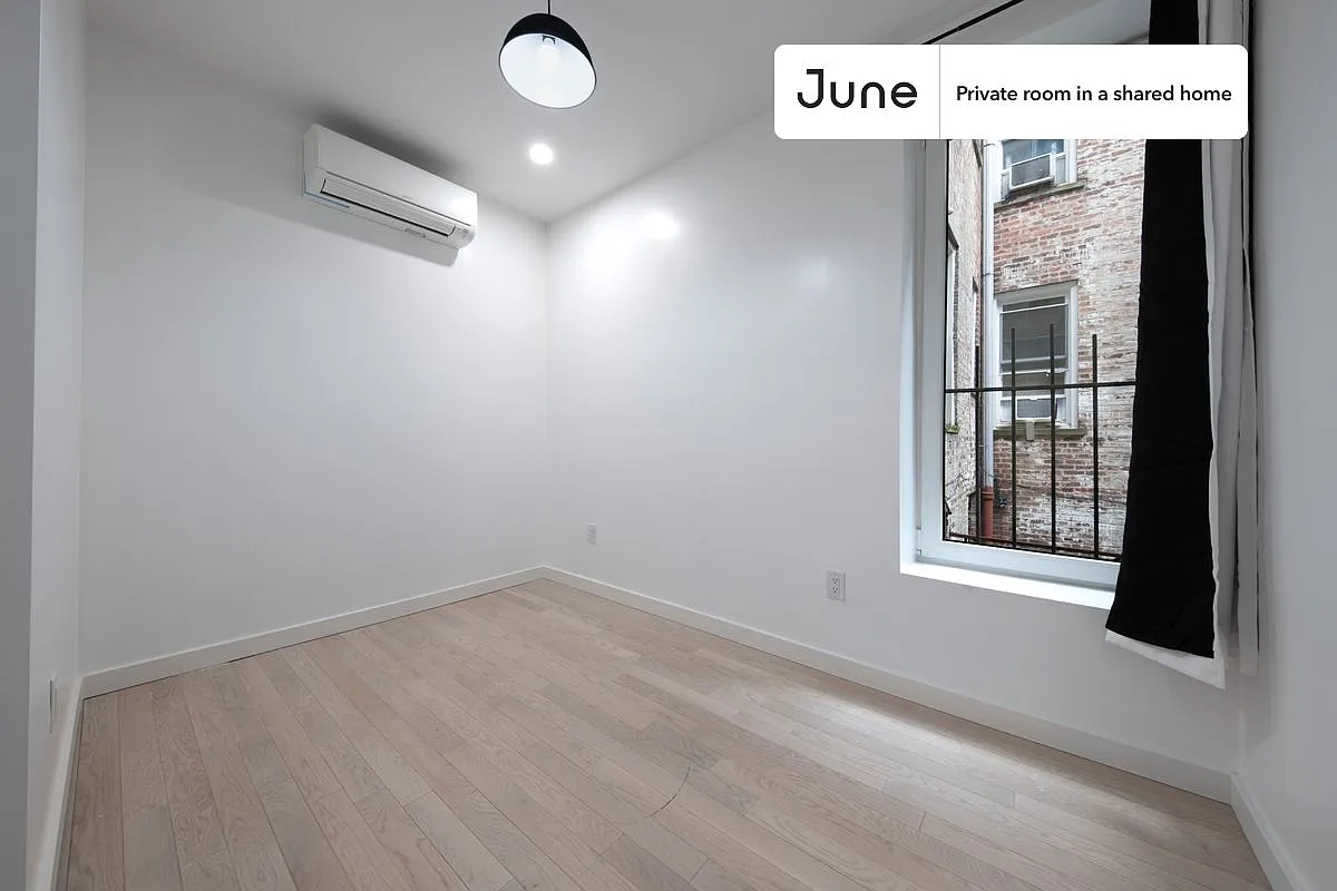 Queen bedroom in 4 bed/2 bath home in Ditmas Park #1899 B — Photo 4