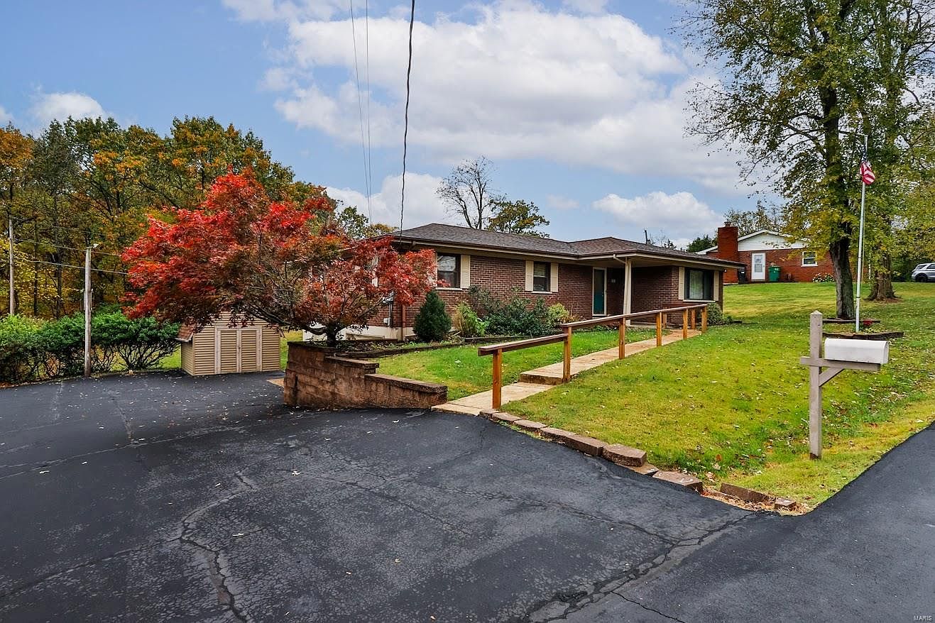 2706 Kenny Ln, Imperial, MO 63052 | Zillow