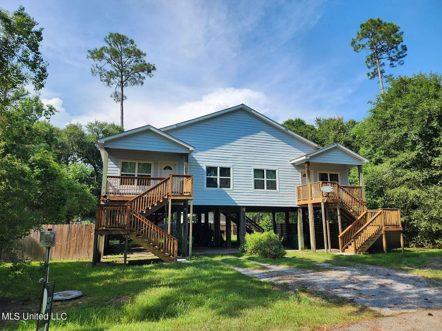 3 bed, 2.0 bath, 1228 sqft, $1,450 — Photo 1