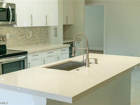 5th image of 317 NE 24th Ave