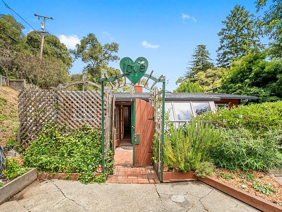 3rd image of 727 Encino Dr