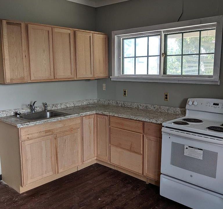 2nd image of 35 Helen St
