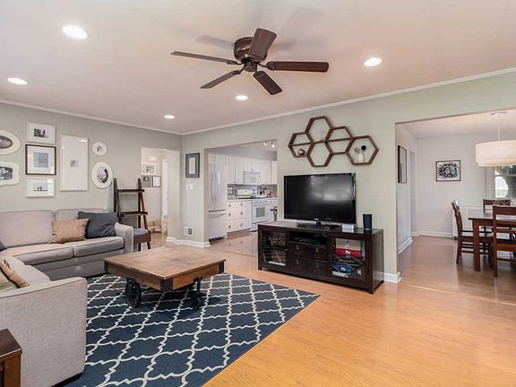 3rd image of 5784 N Bel Aire Dr