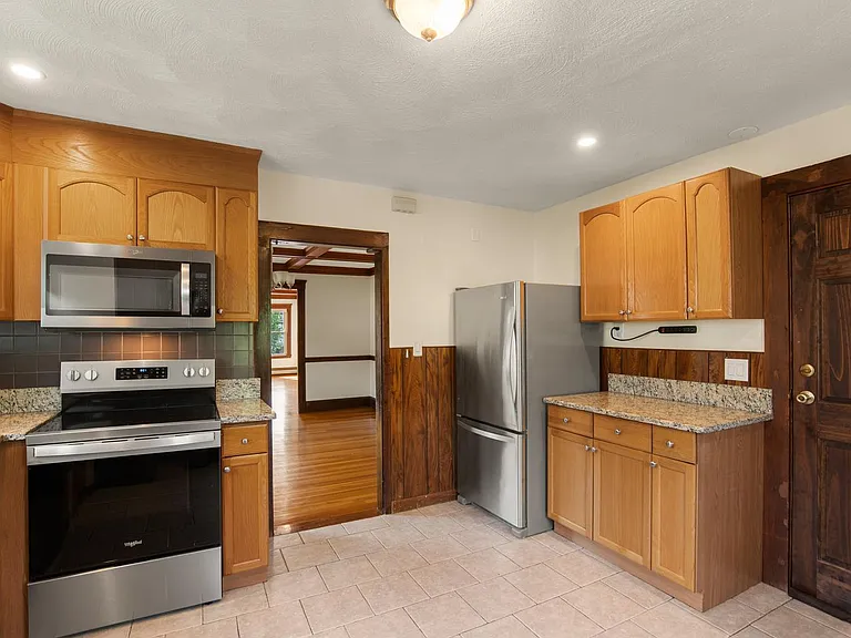 28 Churchill Ave #1 — Photo 16