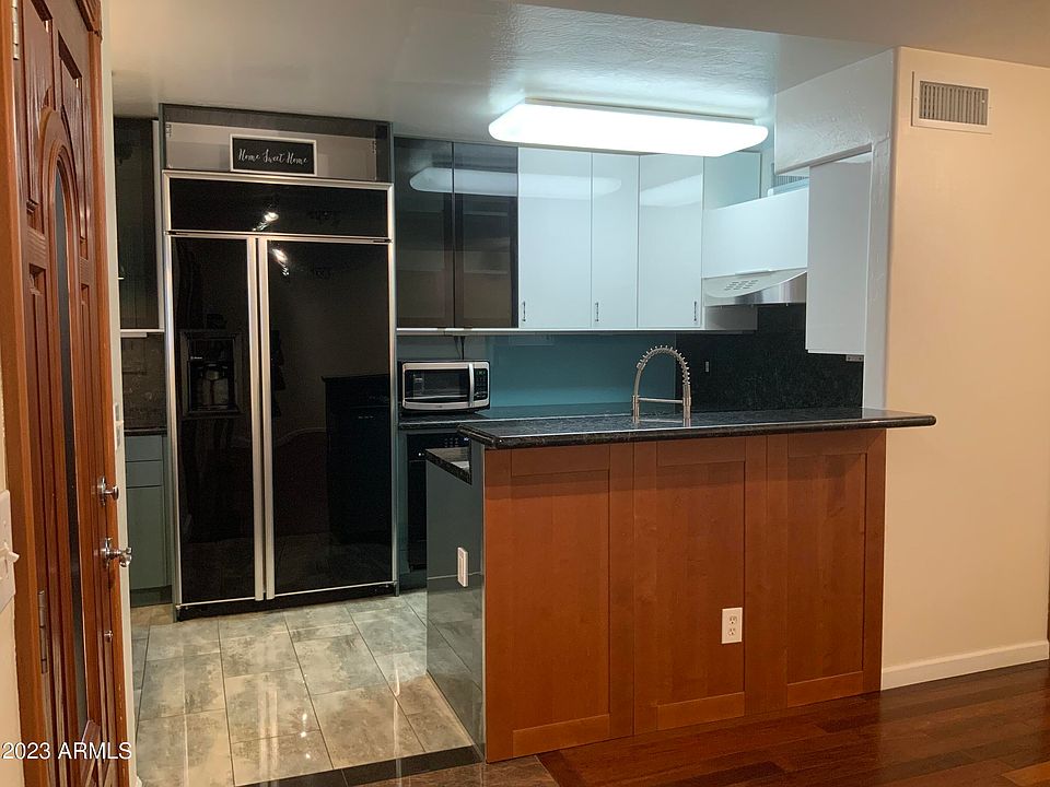 1st image of 2311 E Hartford Avenue #18
