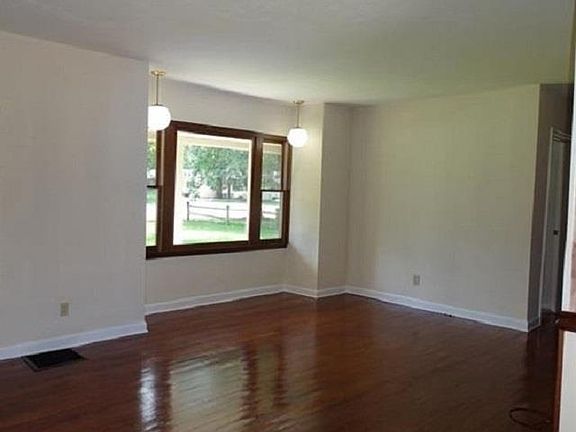 3rd image of 3908 W Woodway Dr