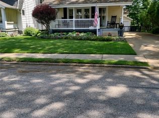 1357 Forest Glen Dr, Cuyahoga Falls, OH 44221