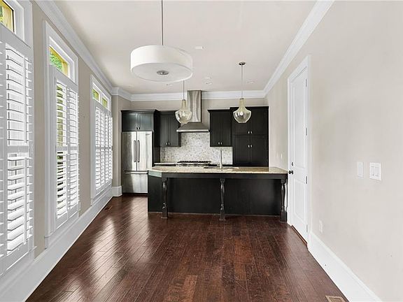 5th image of 3002 Lenox Rd NE Unit 300