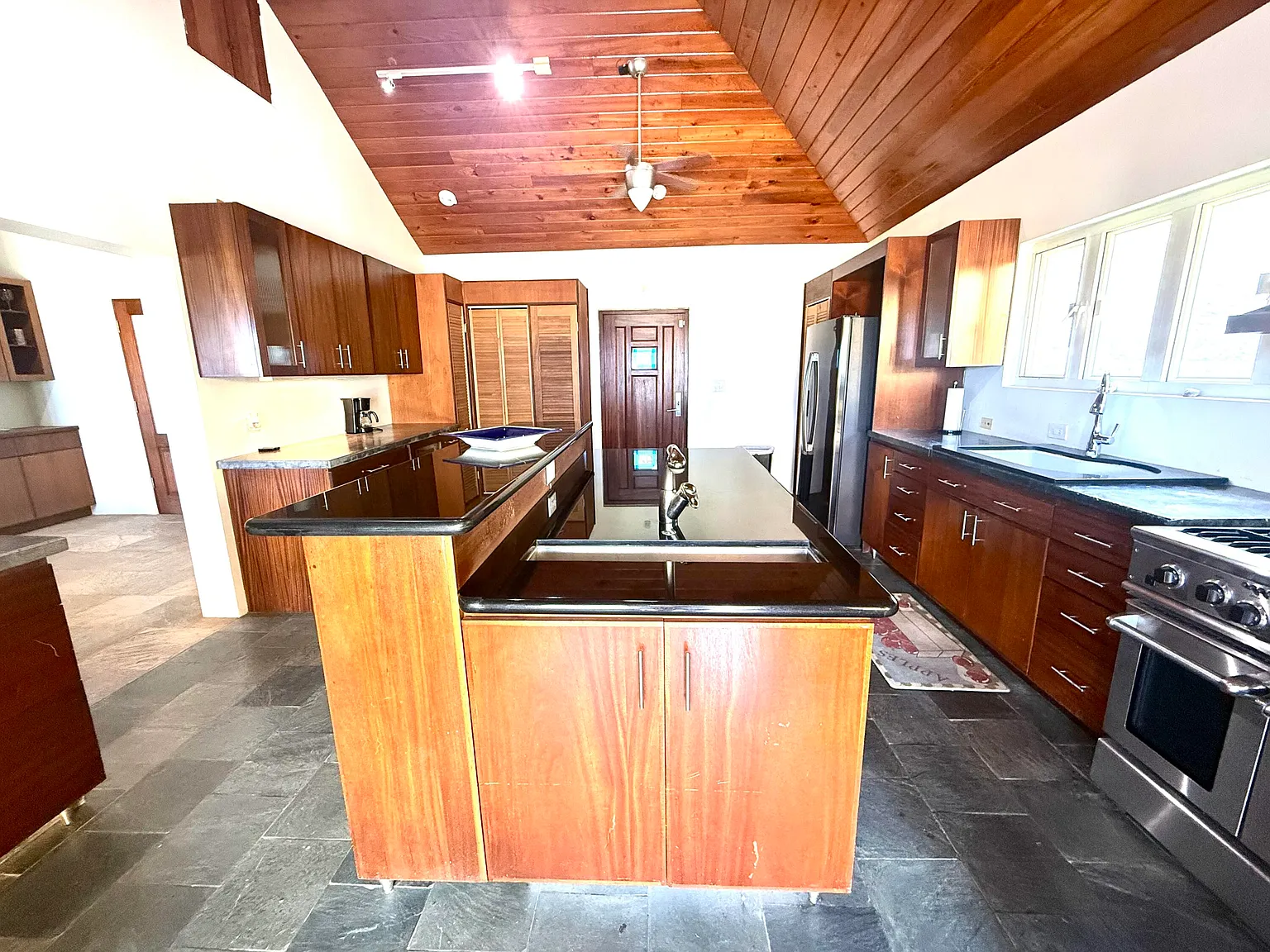 4 bed, $7,000 — Photo 4