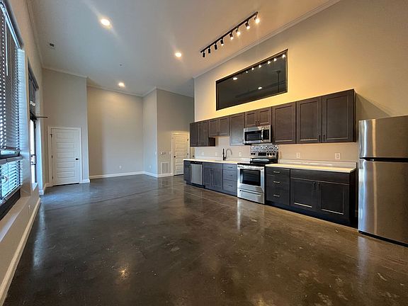 4th image of 605 Campbell Ave SE #103