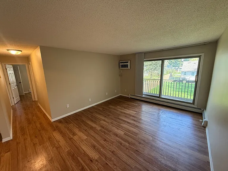 Beverly Apartments in Anoka — Photo 22