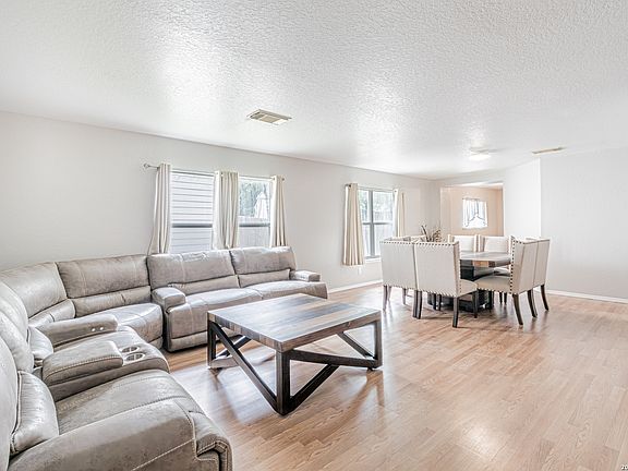 3rd image of 5743 Lovett Oaks