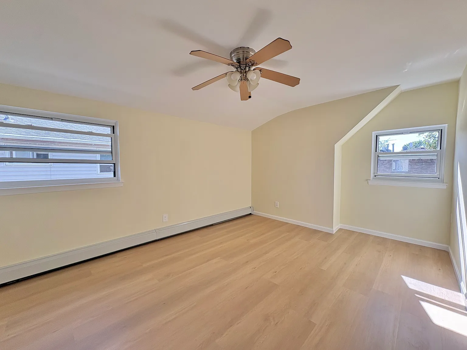 3 bed, 1050 sqft, $3,200 — Photo 4