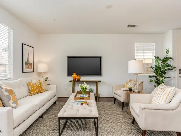 11161 W Laughlin Ln, North Hollywood, CA 91606