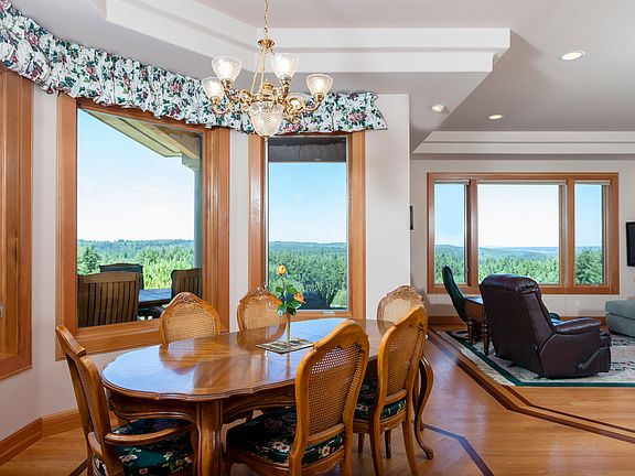 4th image of 4113 NE Lookout Ln