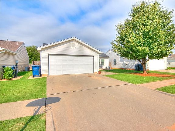 3rd image of 1009 Periwinkle Dr