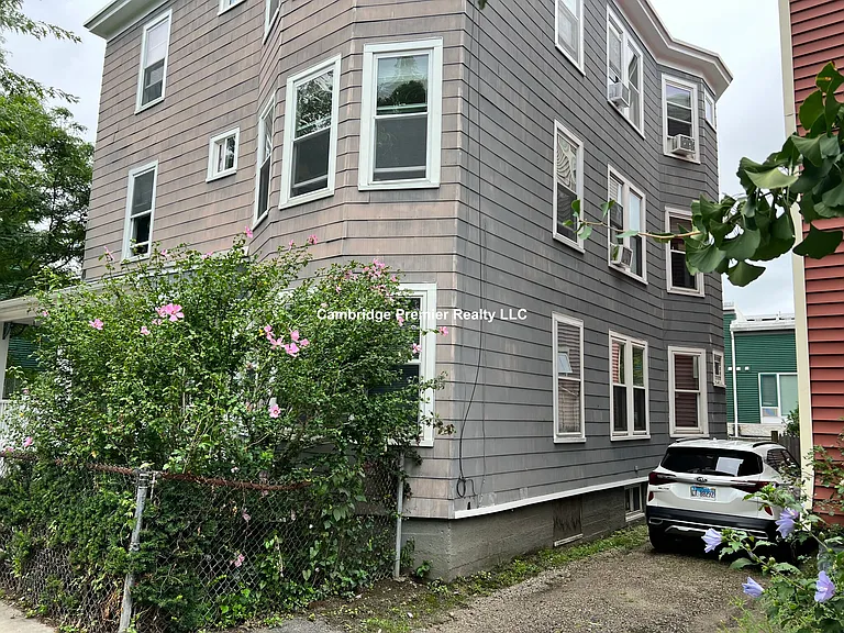 Walden St — Photo 20