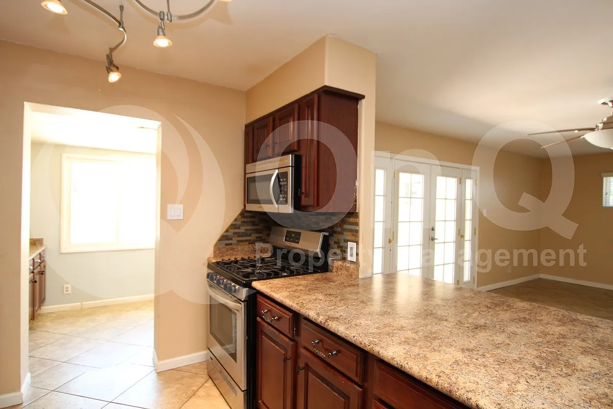 4 bed, 2.0 bath, 1758 sqft, $2,499 — Photo 3